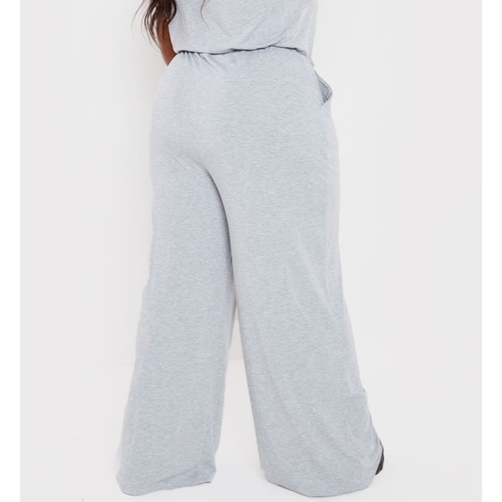 Very comfortable jumpsuits. - Picture 3 of 4